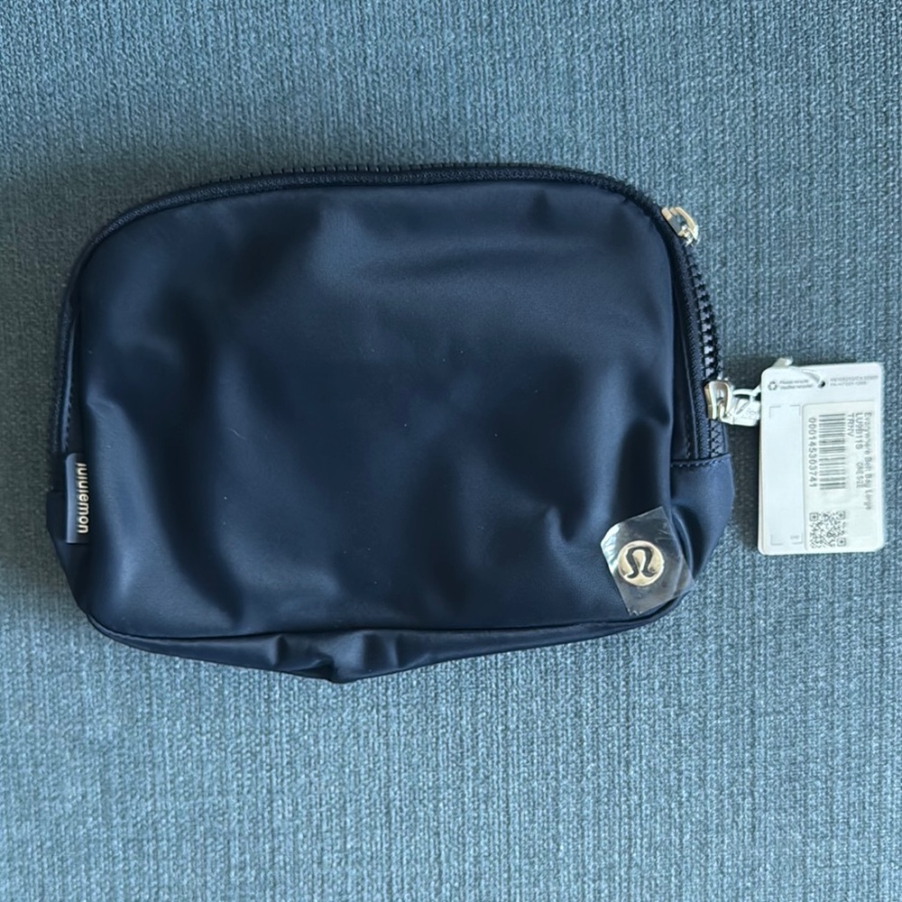 lululemon athletica Everywhere Belt Bag Large (True Navy)